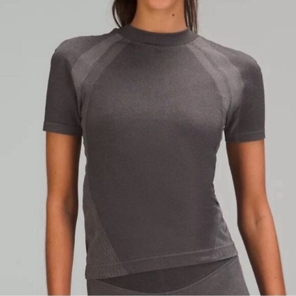 Lululemon Seamless Training Short Sleeve Shirt Gray Size 2
